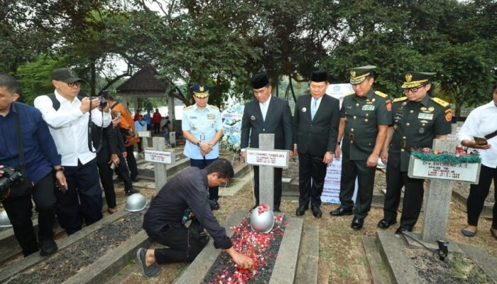 Air Mata di Pusara Ayah: Penantian 11 Tahun Taufik Tumbelaka yang Menuntaskan Rindu di Kalibata