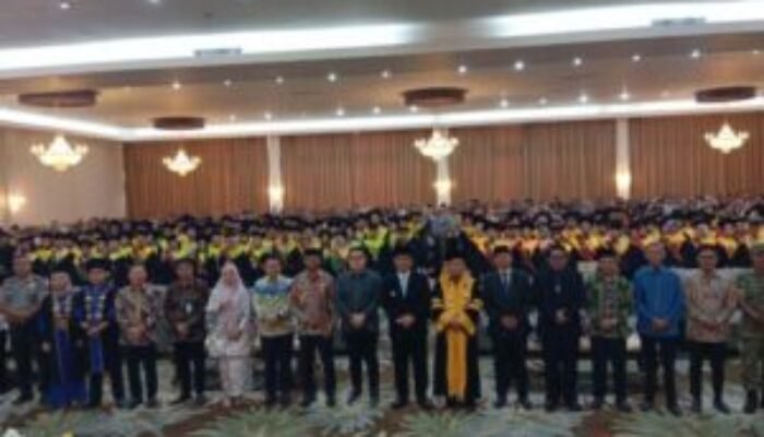 Pemkot Kotamobagu Hadiri Wisuda STIMIK Multikom dan IAIK