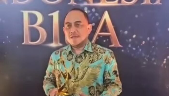 Bupati Yusra Alhabsyi Raih Penghargaan Nasional “Daerah Peduli Layanan Publik dan Keterbukaan Informasi” pada HUT ke-15 Kompas TV