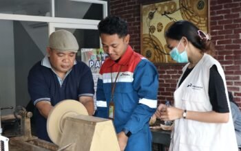 Pertamina Patra Niaga Regional Sulawesi Melalui IT Bitung Dorong Kemandirian Penyandang Disabilitas melalui PADU dan Kerajinan Limbah Kelapa