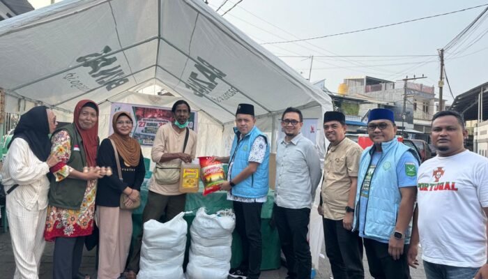 BKPRMI Sulut Peduli, Donal Pakuku Pimpin Langsung Penyaluran Paket Sembako untuk Korban Kebakaran Sindulang