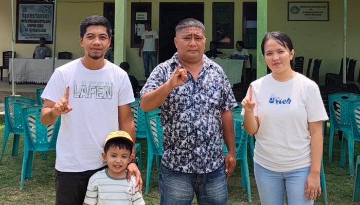 Wujudkan Pilkades Damai, Ketua APINDO Sangihe Arthur T. Lomboh Gunakan Hak Pilih Bersama Istri di Kampung Lesabe